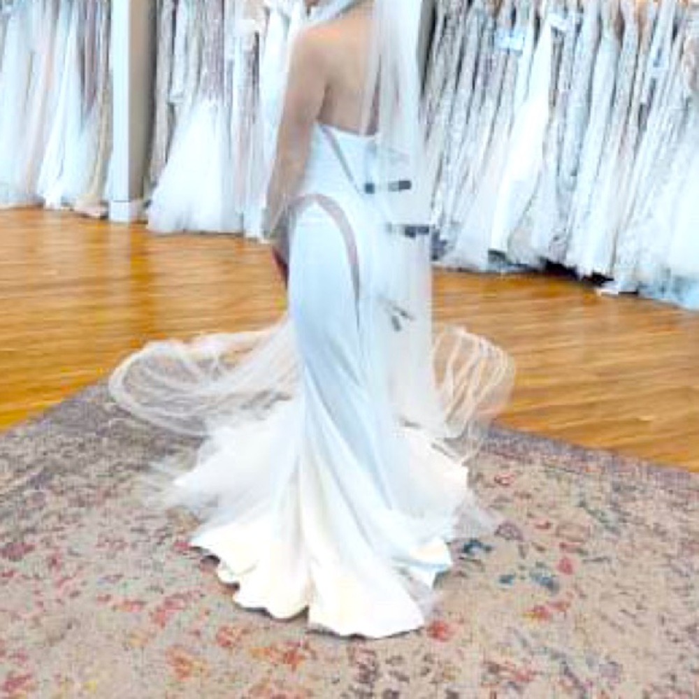 Brand new wedding dress NEVER WORN